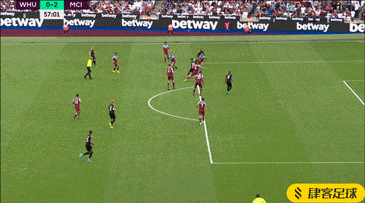 迪亚斯本赛季19场已送出6次助攻，超过上赛季整个赛季（迪亚斯本季19场6助攻，已超过上赛季整季数据）