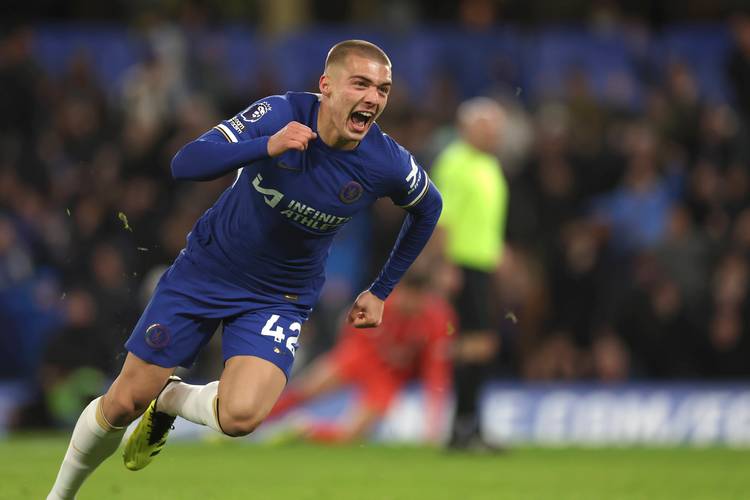 德容：不应该再和上赛季比较了，上赛季我们也没拿到欧冠冠军（德容：别再和上赛季相比了，那时我们同样无缘欧冠）