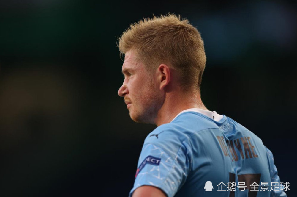 邵佳一会把青岛西海岸的这套5-4-1阵型自由切换...（邵佳一将灵活切换青岛西海岸的5-4-1阵型）