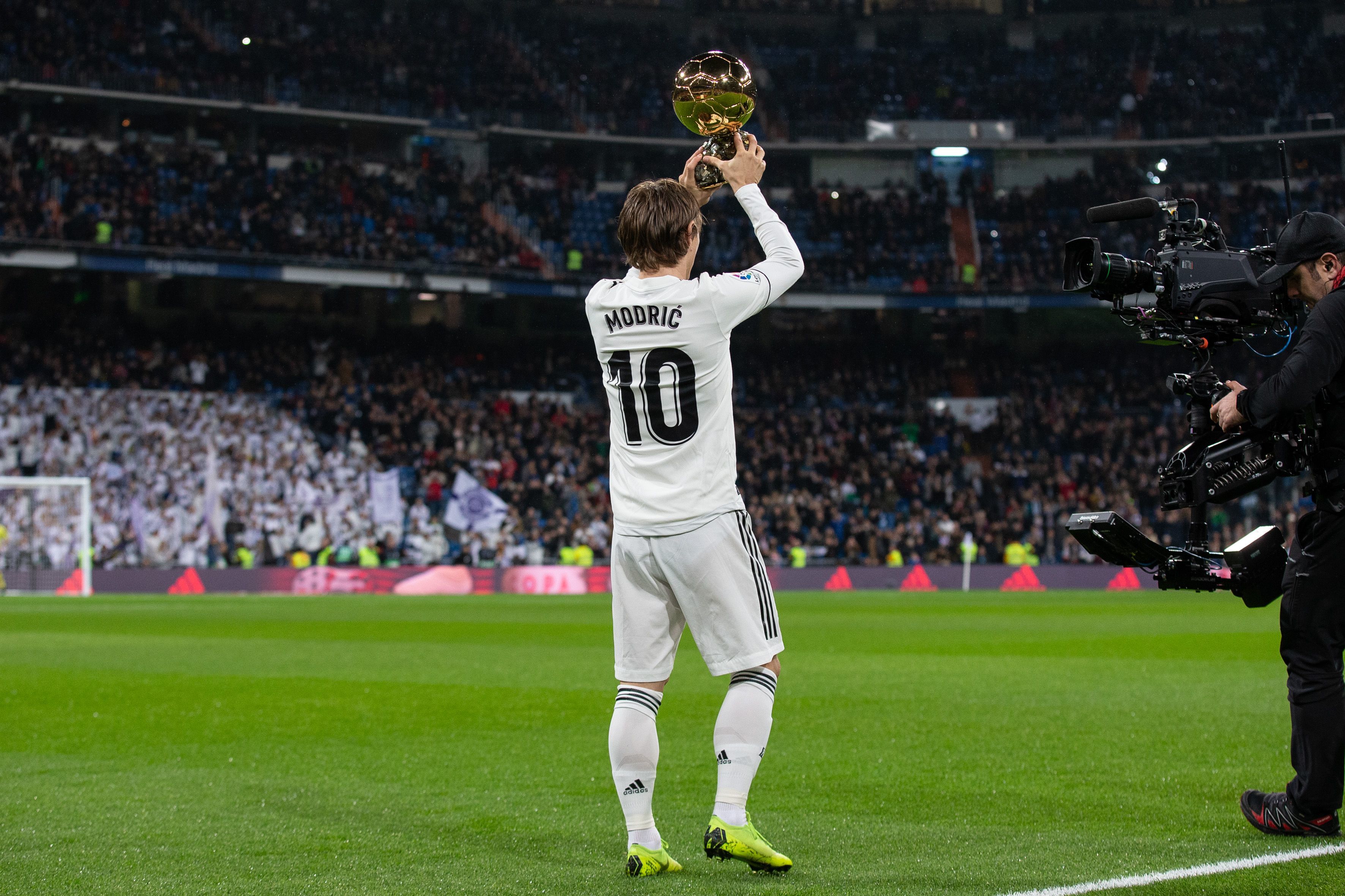 CBA俱乐部杯，山东男篮半场55-50领先青岛男篮，山东队半场打出12人轮换（CBA俱乐部杯：山东男篮半场55-50暂领先青岛，祭出12人轮换）