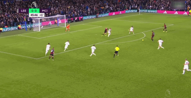 曼联、利物浦近五轮各1胜，英超积分榜曼联积22分，领先利物浦。（曼联利物浦近五轮各仅一胜，英超积分曼联22分暂压利物浦）