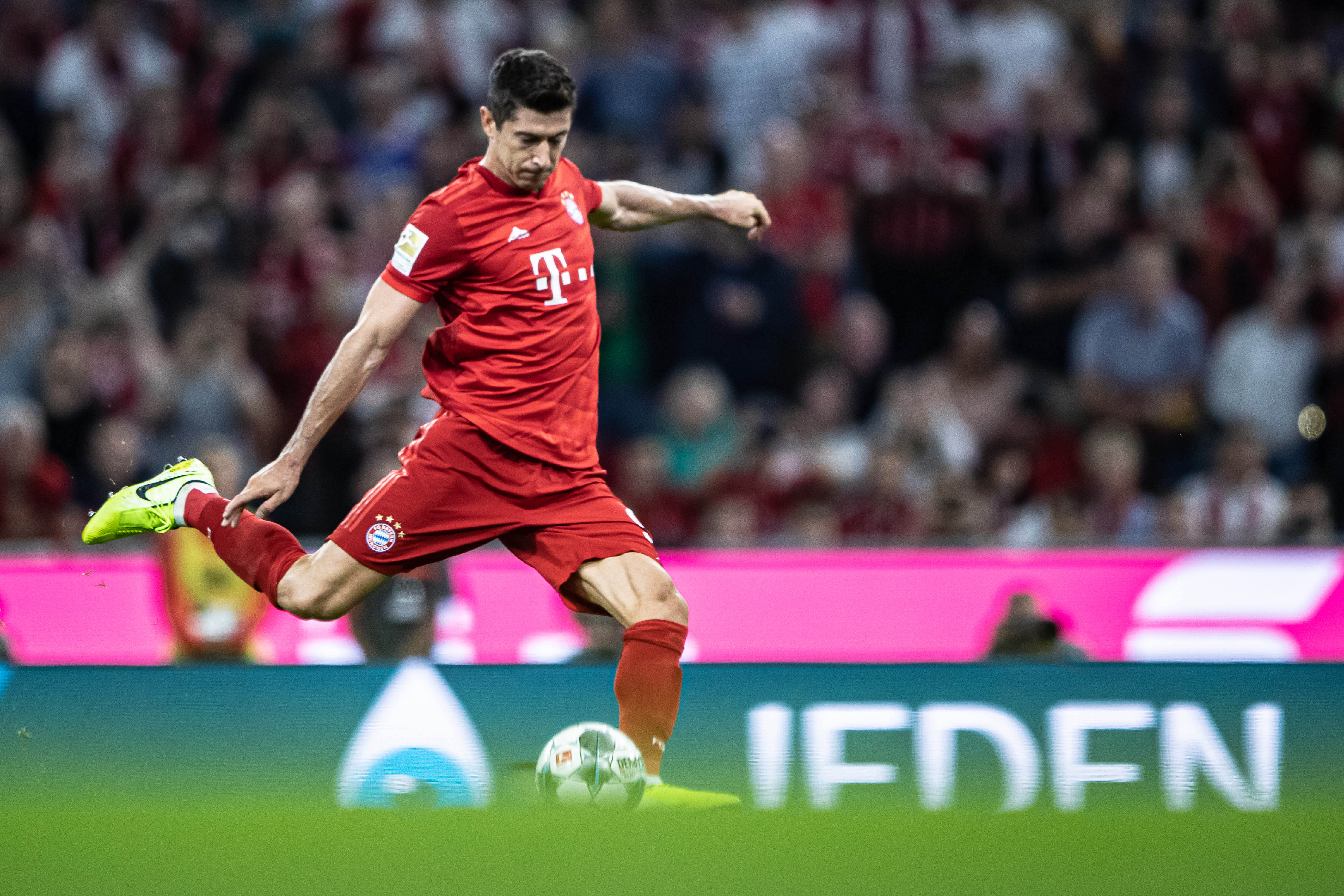 美因茨vs门兴格拉德巴赫：李在城、阿米里首发，雷纳、尼科-埃尔维迪出战（美因茨对阵门兴：李在城、阿米里先发，雷纳与尼科-埃尔维迪登场）