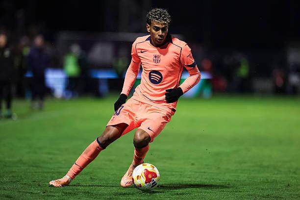 王刚随北京国安六年后终夺足协杯冠军，球迷泪洒现场（六年磨一剑，王刚随国安圆足协杯冠军梦，球迷现场落泪）